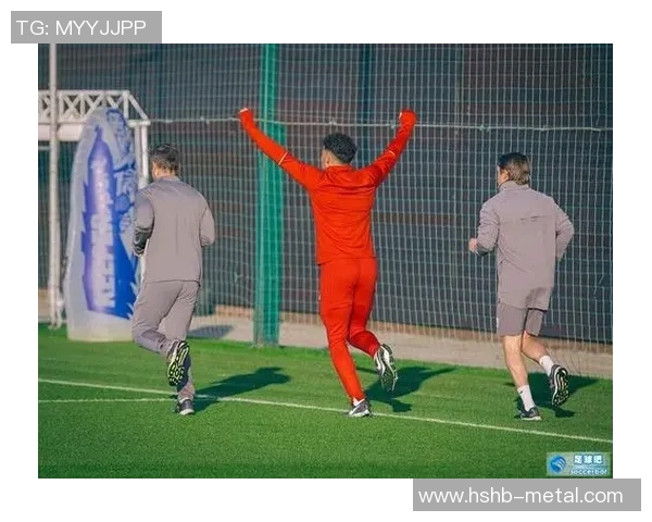 沈阳足球俱乐部球星闪耀绿茵场展现拼搏精神引领球队奋勇前行